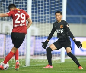 betvictor伟德-【中超】谭龙头球破门越位+中柱 长春0比0武汉