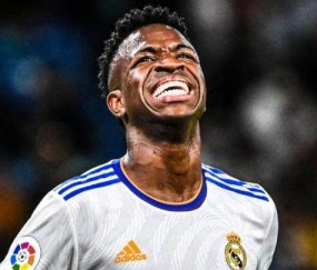 安切洛蒂：维尼修斯进步大 为“典礼三中场”鼓掌吧